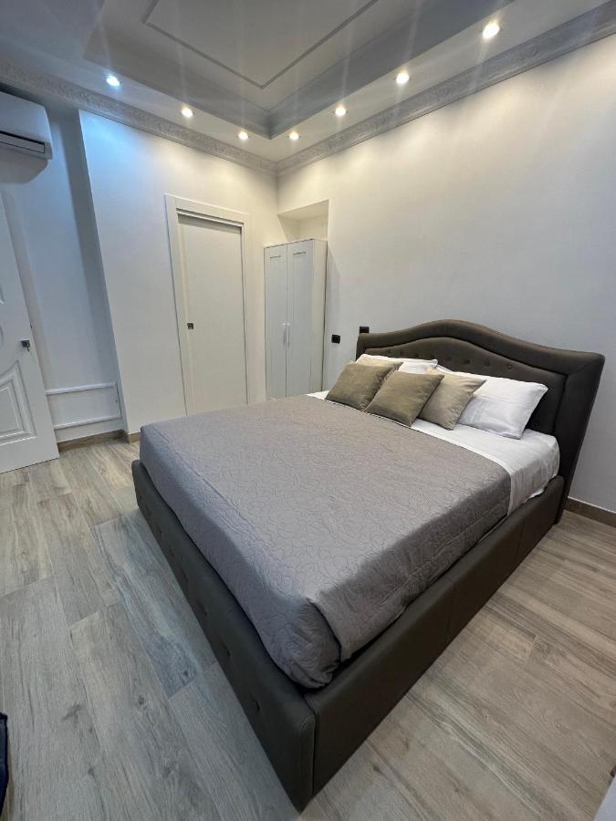 Le Chic Rooms Неаполь Екстер'єр фото